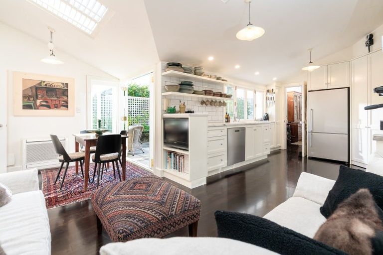 Photo of property in 5 Telford Terrace, Oriental Bay, Wellington, 6011