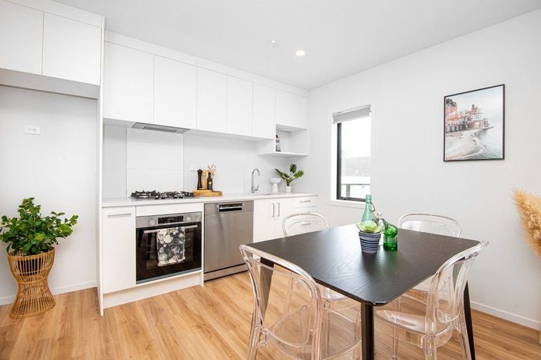 Photo of property in 6a Grays Road, Plimmerton, Porirua, 5026