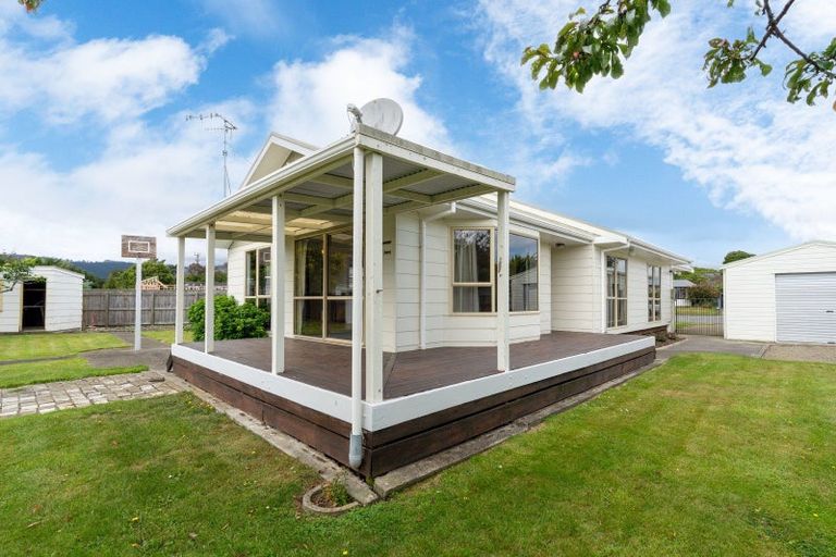 Photo of property in 3 Kirkcaldie Grove, Levin, 5510