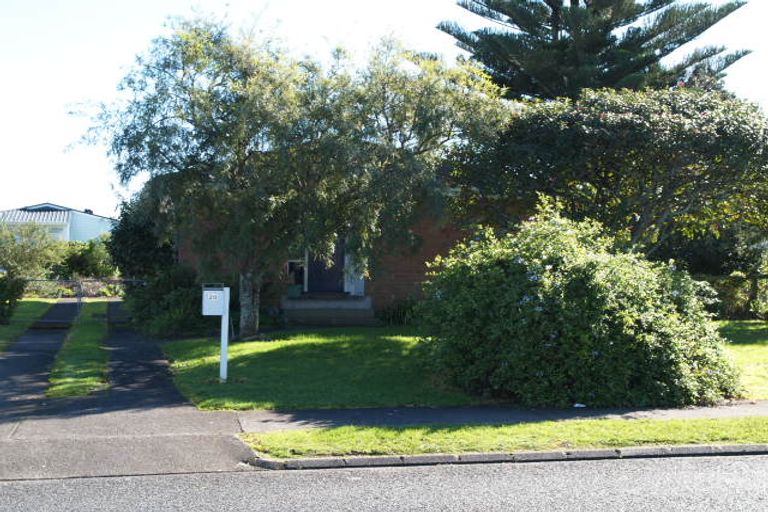 Photo of property in 28 Winthrop Way, Mangere East, Auckland, 2024