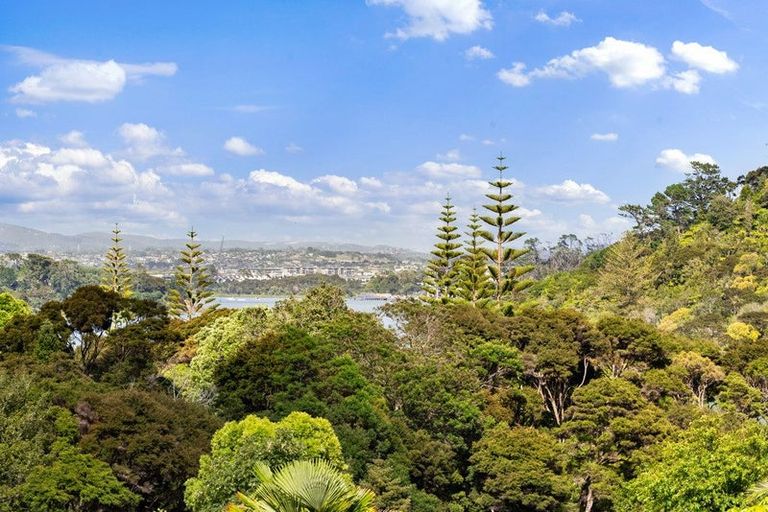 Photo of property in 26 Hale Crescent, Bayview, Auckland, 0629