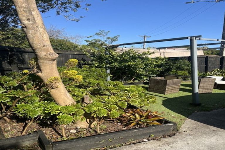 Photo of property in 64 Tudor Road, Henderson, Auckland, 0610