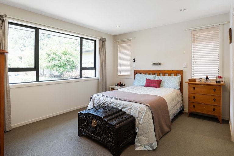 Photo of property in 12 Weka Place, Picton, 7220