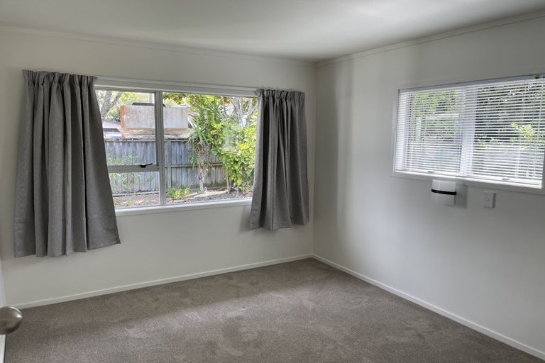 Photo of property in 24 Walton Street, Red Beach, 0932