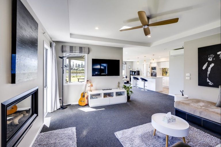 Photo of property in 28 Kaituna Place, Te Awa, Napier, 4110