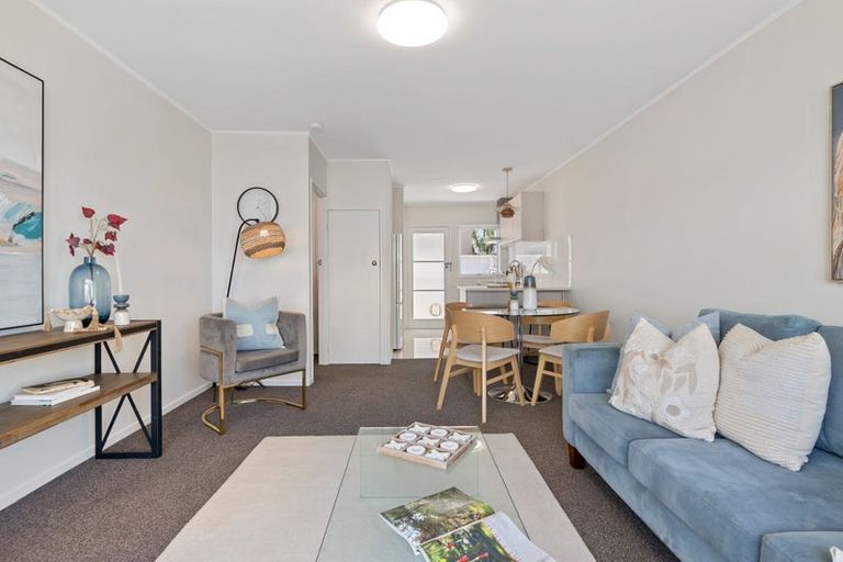 Photo of property in 2/16 Beach Road, Castor Bay, Auckland, 0620