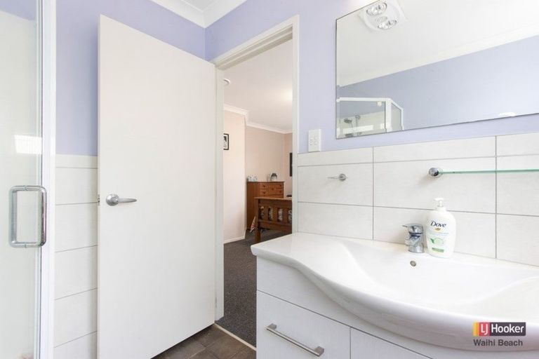 Photo of property in 15a Roretana Drive, Athenree, Katikati, 3177