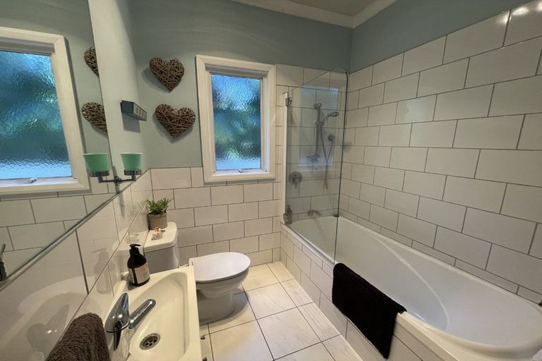 Photo of property in 1107 Caroline Road, Mayfair, Hastings, 4122