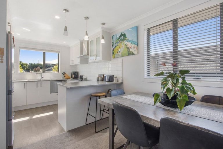 Photo of property in Waterview Estate, 26/4 Greystone Place, Omokoroa, 3114