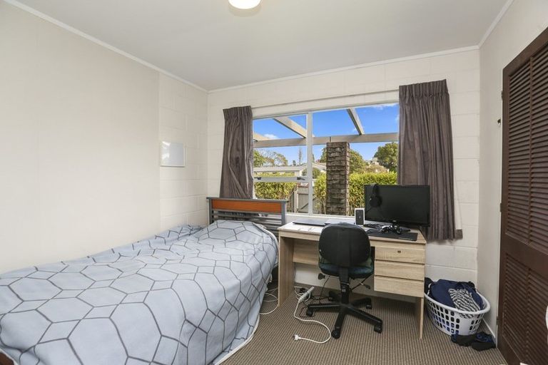 Photo of property in 12 Warren Place, Frankleigh Park, New Plymouth, 4310