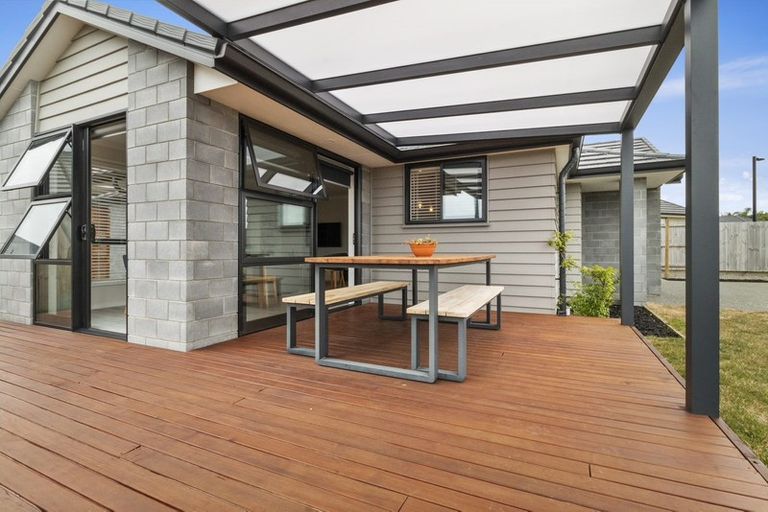 Photo of property in 74 Bert Wall Drive, Omokoroa, 3114