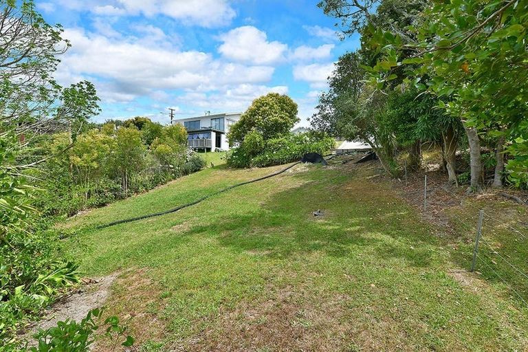 Photo of property in 19a Melandra Road, Stanmore Bay, Whangaparaoa, 0932