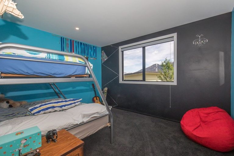Photo of property in 14 Charles Court, Lake Hawea, Wanaka, 9382