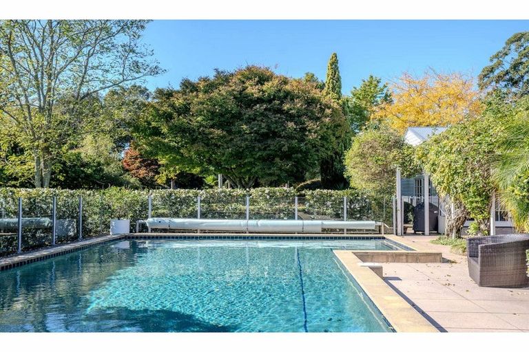 Photo of property in 37 Riverview Road, Kerikeri, 0230