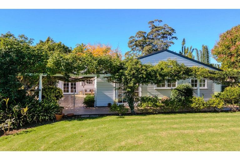 Photo of property in 37 Riverview Road, Kerikeri, 0230