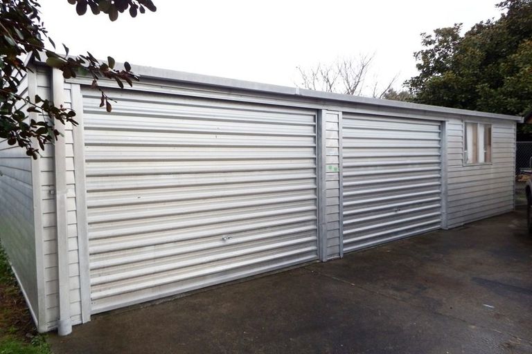 Photo of property in 2 Gloucester Street, Takaro, Palmerston North, 4412