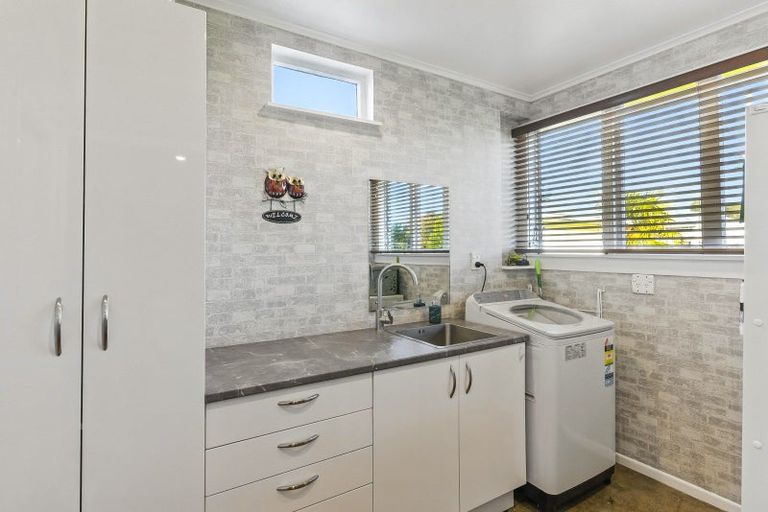 Photo of property in 2 Weraroa Road, Levin, 5510