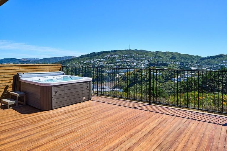 Photo of property in 12 Boeing Way, Newlands, Wellington, 6037