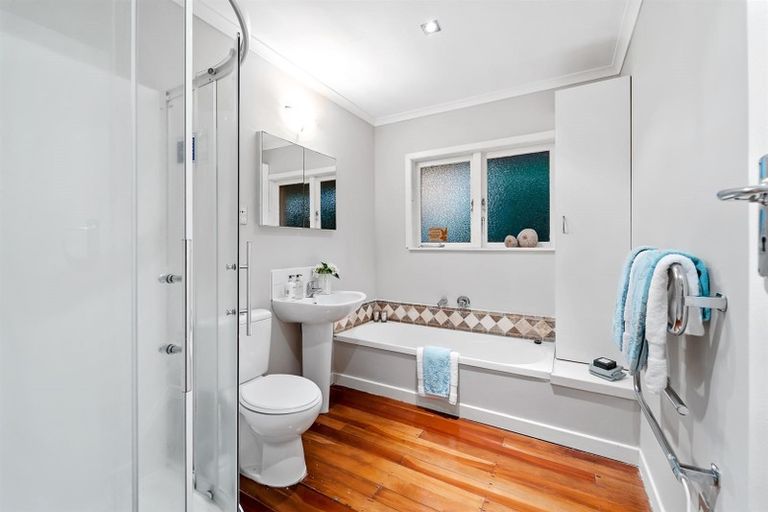 Photo of property in 1/16 Tobruk Crescent, Milford, Auckland, 0620