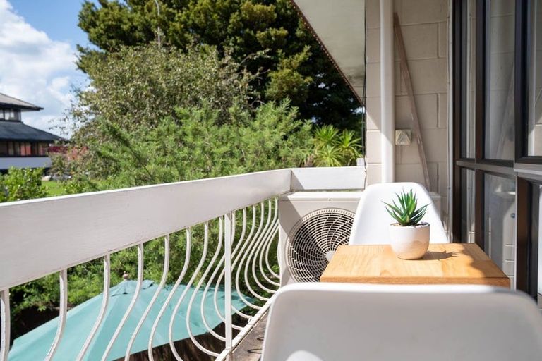 Photo of property in 9/1 Glen Road, Browns Bay, Auckland, 0630