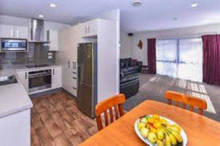 Photo of property in 130 Great South Road, Takanini, 2112