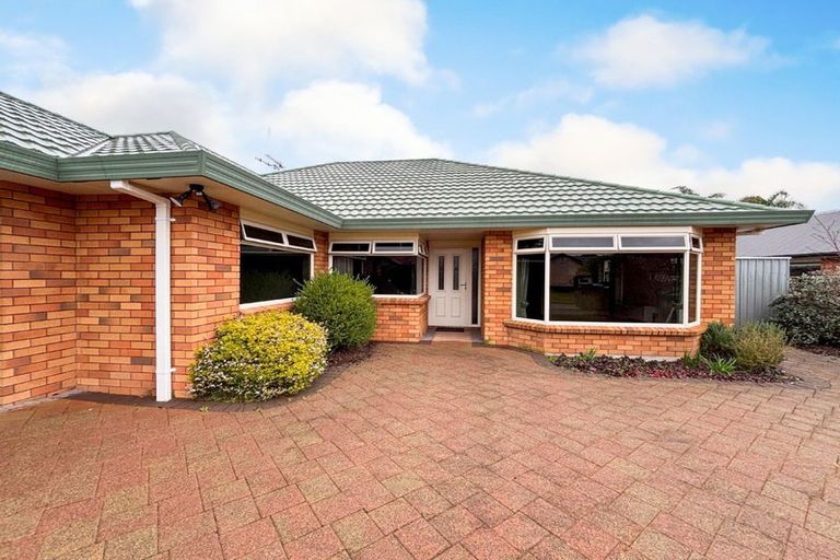 Photo of property in 15 Roderick Place, Rototuna, Hamilton, 3210