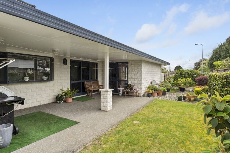 Photo of property in 14 Brookfield Place, Paraparaumu, 5032