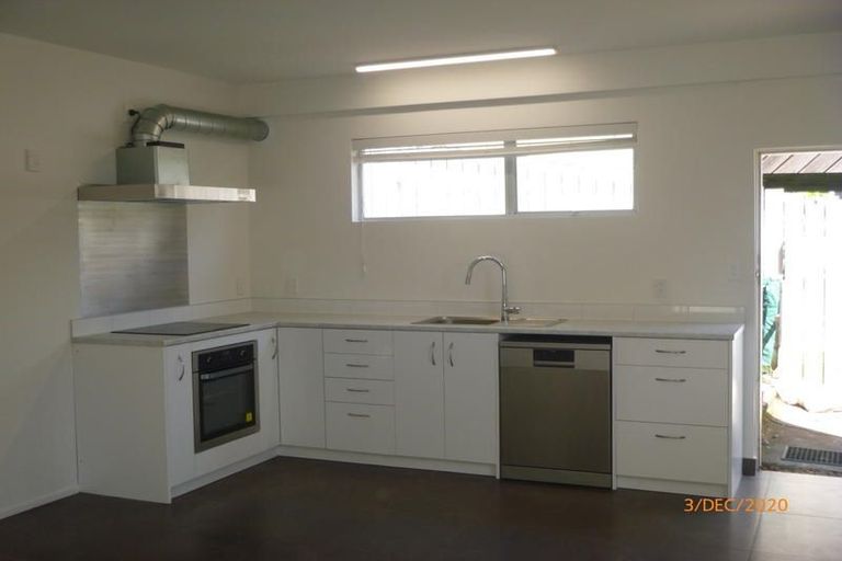 Photo of property in 1/25 Brunton Place, Glenfield, Auckland, 0629