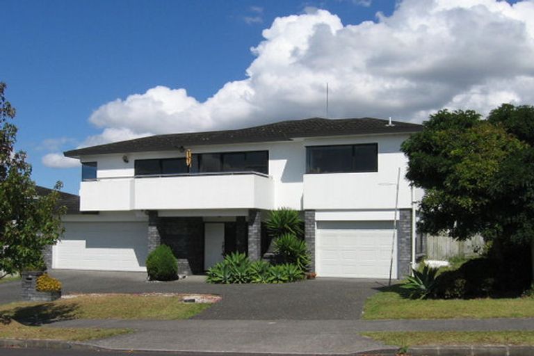 Photo of property in 27 Whiting Grove, West Harbour, Auckland, 0618