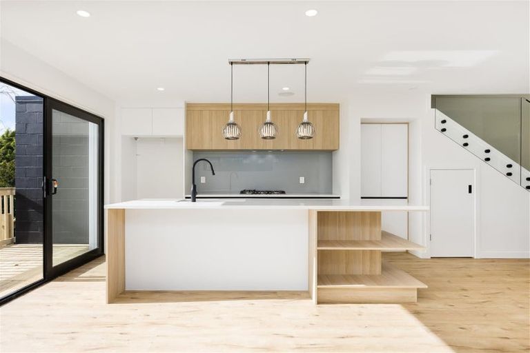 Photo of property in 30b Coronation Road, Hillcrest, Auckland, 0627