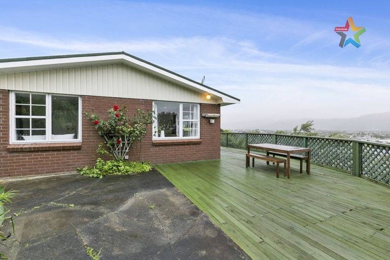 Photo of property in 1/22 Dowse Drive, Maungaraki, Lower Hutt, 5010