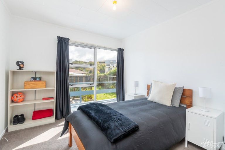 Photo of property in 43 Blueberry Grove, Timberlea, Upper Hutt, 5018