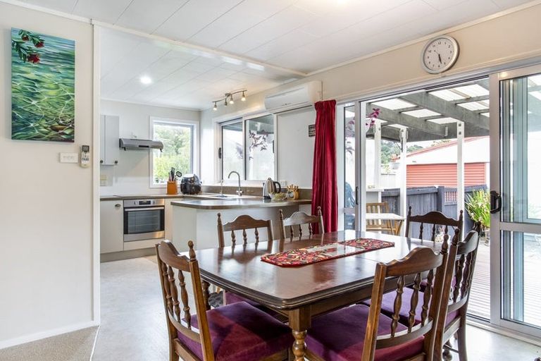 Photo of property in 93 Awaroa Road, Helensville, 0800