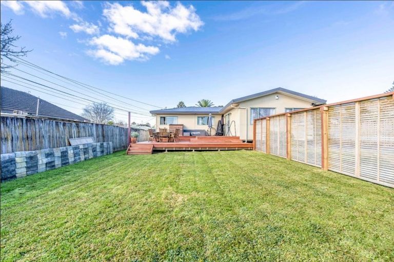 Photo of property in 44 Woodglen Road, Glen Eden, Auckland, 0602