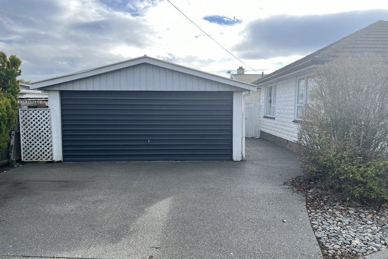 Photo of property in 35 Greendale Avenue, Avonhead, Christchurch, 8042