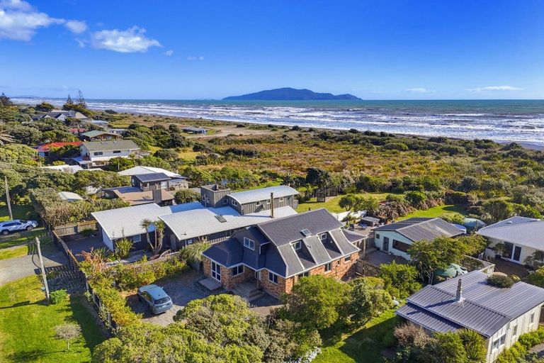 Photo of property in 11 Rodney Avenue, Te Horo Beach, Otaki, 5581