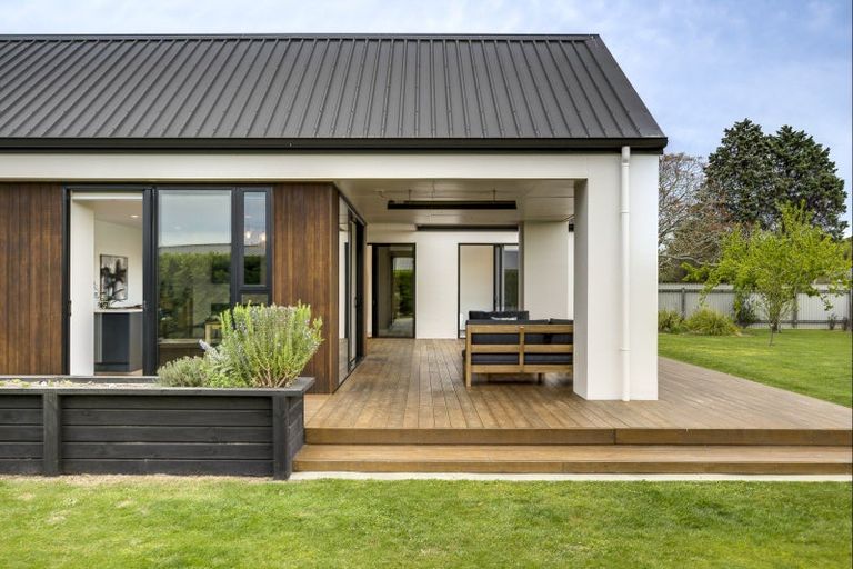 Photo of property in 39 Jervois Road, Jervoistown, Napier, 4112