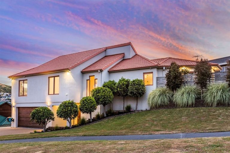 Photo of property in 2 Navigation Drive, Whitby, Porirua, 5024