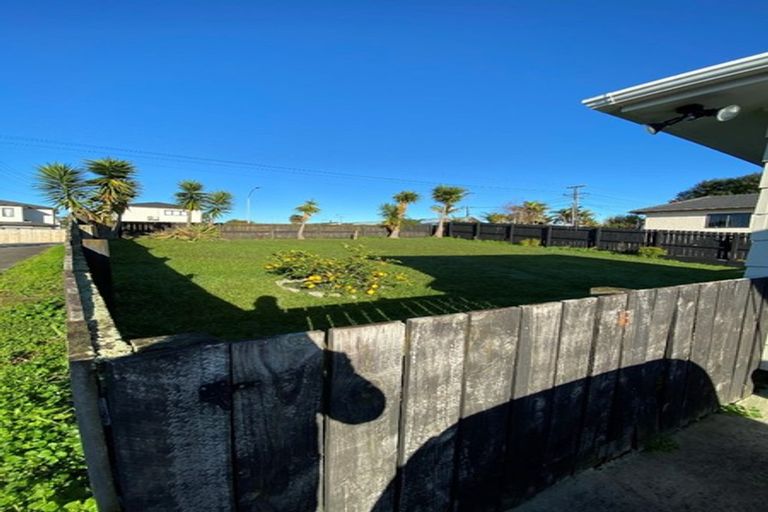 Photo of property in 2/35 Russell Road, Manurewa, Auckland, 2102