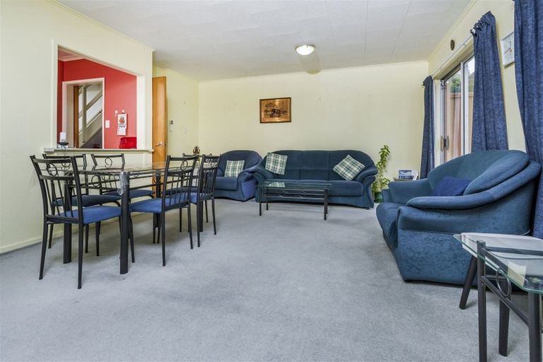 Photo of property in 2/3 Lambrown Drive, Totara Vale, Auckland, 0629