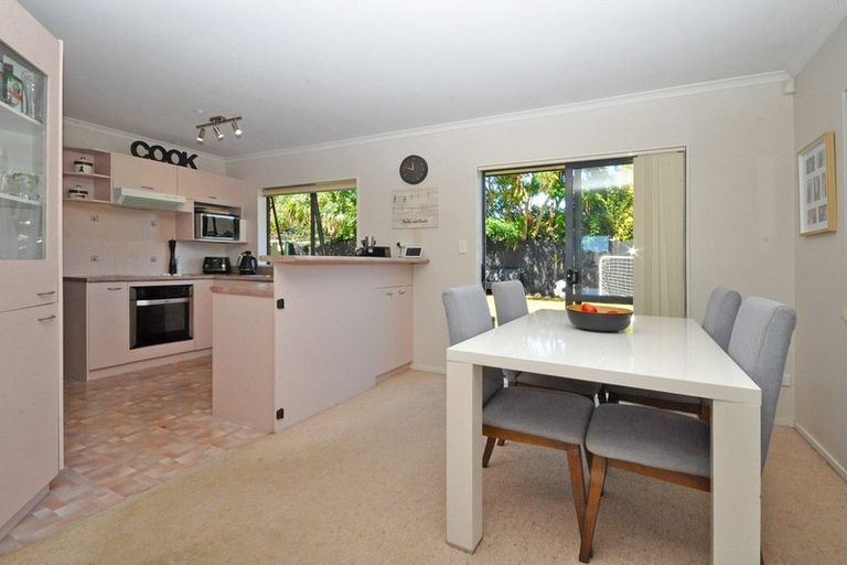 Photo of property in 6 Lothian Brae, Wattle Downs, Auckland, 2103