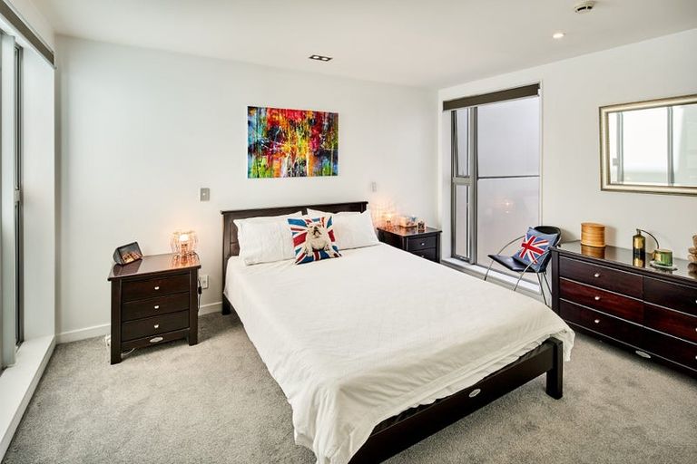 Photo of property in Portal Apartments, 6a/42 Cable Street, Te Aro, Wellington, 6011