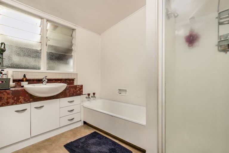 Photo of property in 42 Mckean Avenue, Manurewa, Auckland, 2102