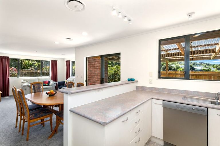 Photo of property in 10a Park Avenue, Tawa, Wellington, 5028