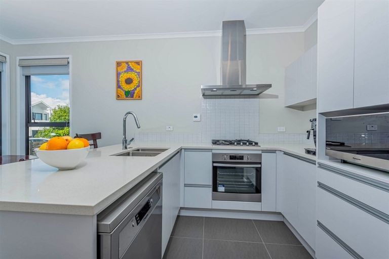 Photo of property in 14 Wai Place, Westgate, Auckland, 0614