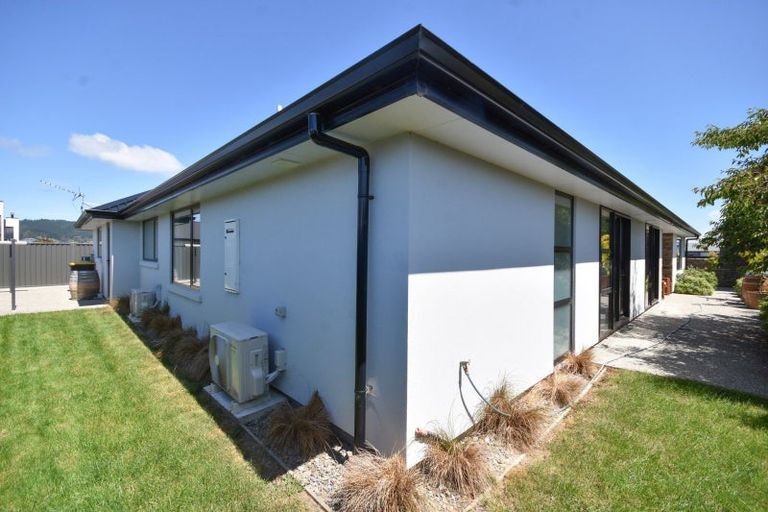 Photo of property in 18 Caledonia Drive, Mosgiel, 9024