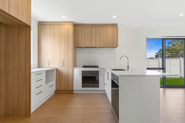 Photo of property in 6 Verde Lane, Rosehill, 2113