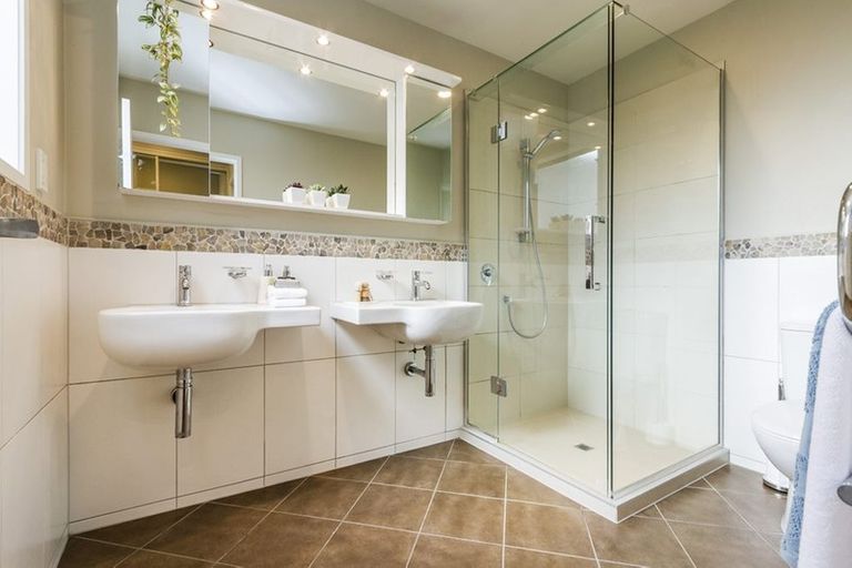 Photo of property in 14 English Oak Drive, Schnapper Rock, Auckland, 0632