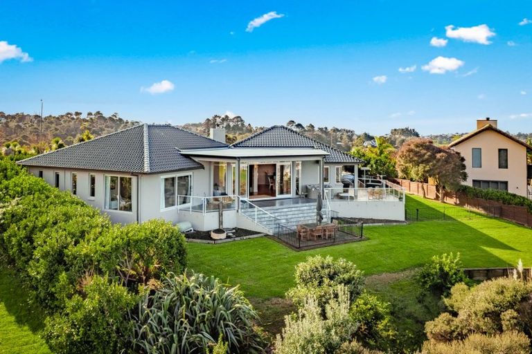 Photo of property in 139 Roberts Road, Matakatia, Whangaparaoa, 0930