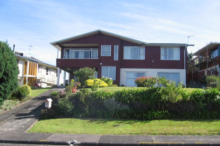 Photo of property in 40 Agincourt Street, Glenfield, Auckland, 0629